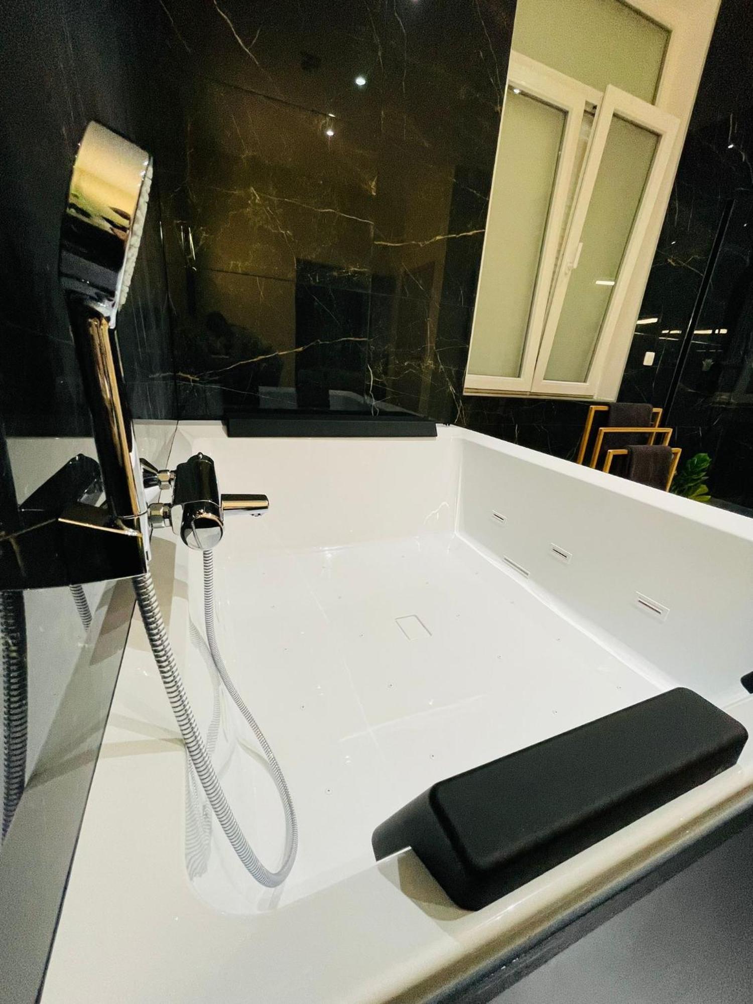 Appartement Exotique Avec Bain Balneo Liège Zewnętrze zdjęcie